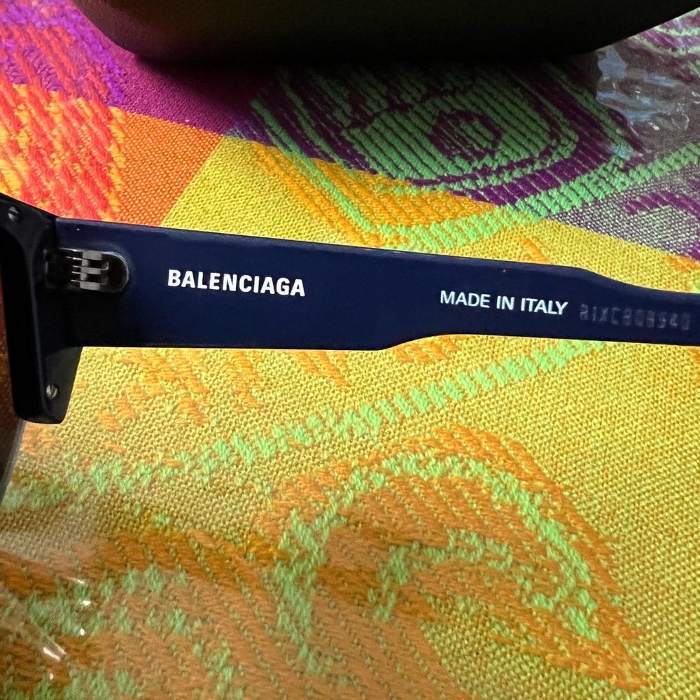 New without tag. Absolutely FIRE 🔥🔥🔥 BALENCIAGA shades. Honestly very flashy. - Picture 7 of 8